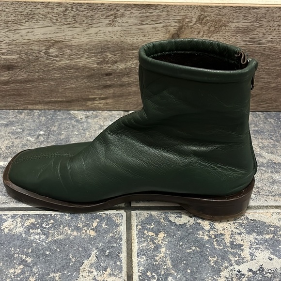 Green leather zip up ankle boots made in Spain - Picture 5 of 8